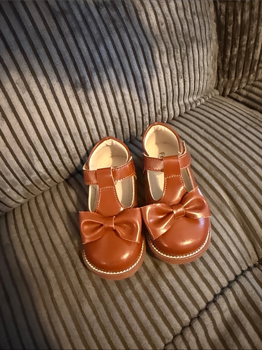 Little Girls T-Strap Dress Shoes with Bow in Tan